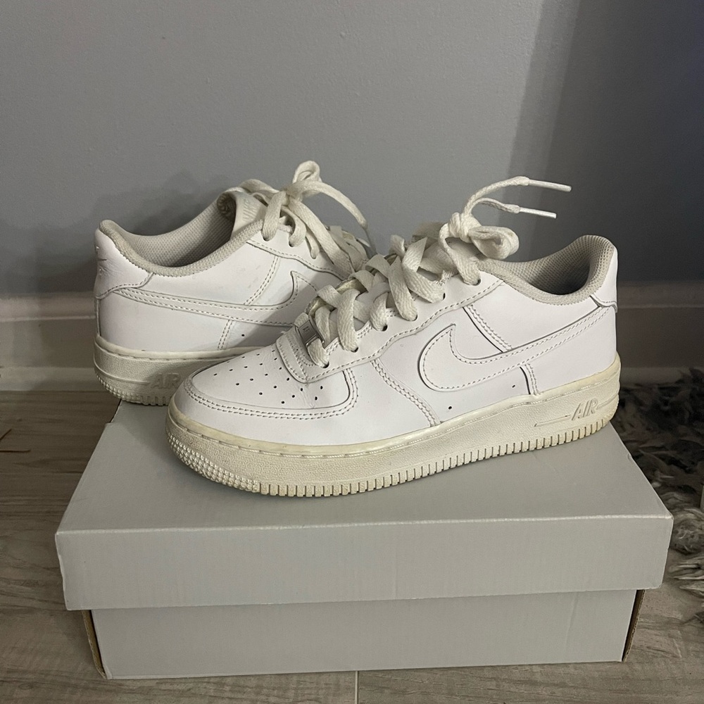 White Nike Airforce 1